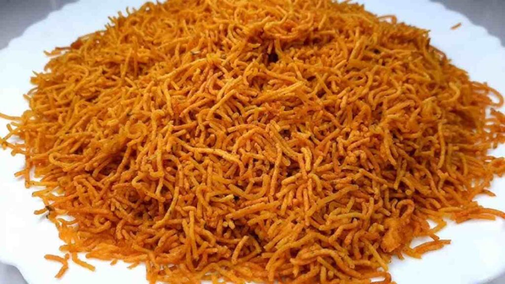 Diwali Special Snacks घर पर बनाएं 7 कुरकुरे नमकीन जो सबको पसंद आएँगे 5 Diwali Special Snacks