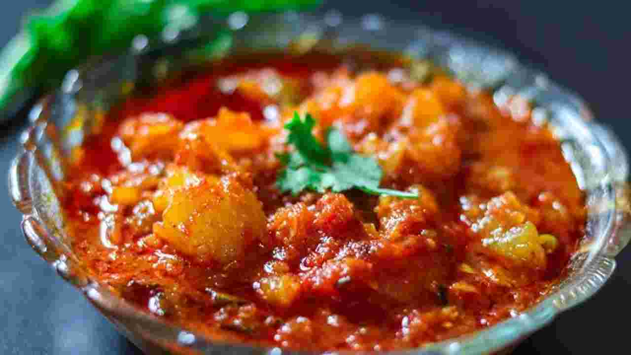 देसी स्वाद वाली झटपट सब्ज़ी – घर पर बनाएं टेस्टी आलू टमाटर सब्ज़ी! 1 Aloo Tamatar Sabzi1