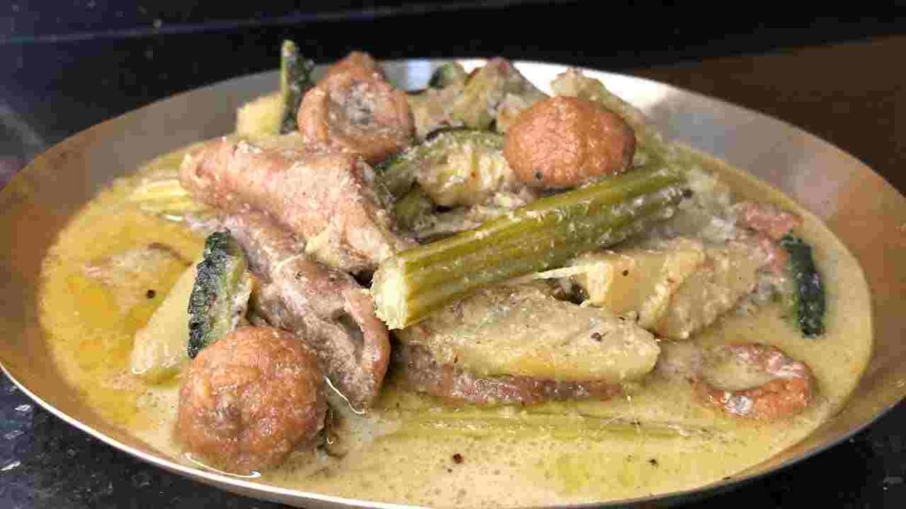 बंगाल का पारंपरिक स्वाद अब आपके घर पर बनाएं हेल्दी और टेस्टी बंगाली शुक्तो! 1 Bengali Shukto2