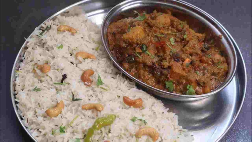 साउथ इंडियन फ्लेवर का परफेक्ट कॉम्बो – Coconut Rice with Veg Kurma ज़रूर ट्राय करें! 1 Coconut Rice with Veg Kurma2
