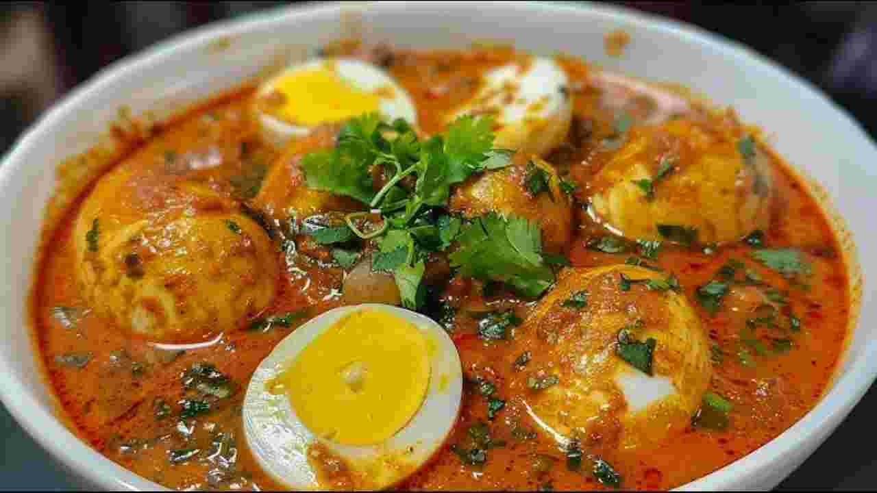 घर पर बनाएं ढाबा-स्टाइल Egg Curry – मसालों की खुशबू से भरपूर आसान रेसिपी 1 Egg Curry