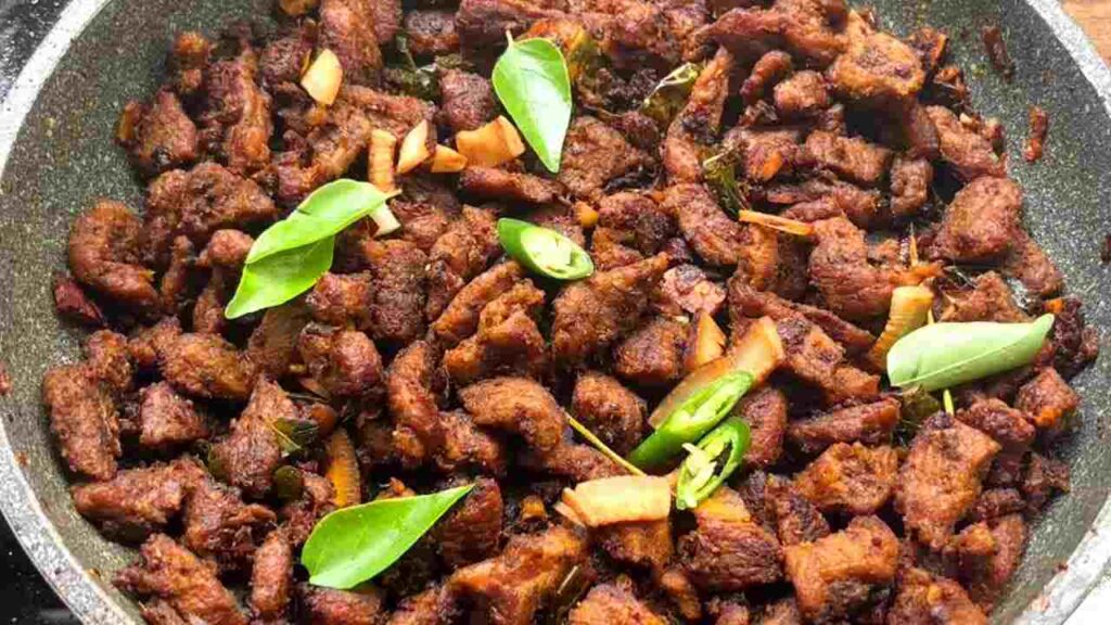 मसालों की ज़बरदस्त खुशबू के साथ बनाएं Authentic Kerala Beef Fry – बेहद आसान तरीका 1 Kerala Beef Fry