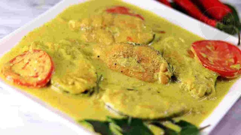 नारियल के दूध और मसालों का परफेक्ट मेल – मिनटों में तैयार करें Kerala Fish Molee! 1 Kerala Fish Molee