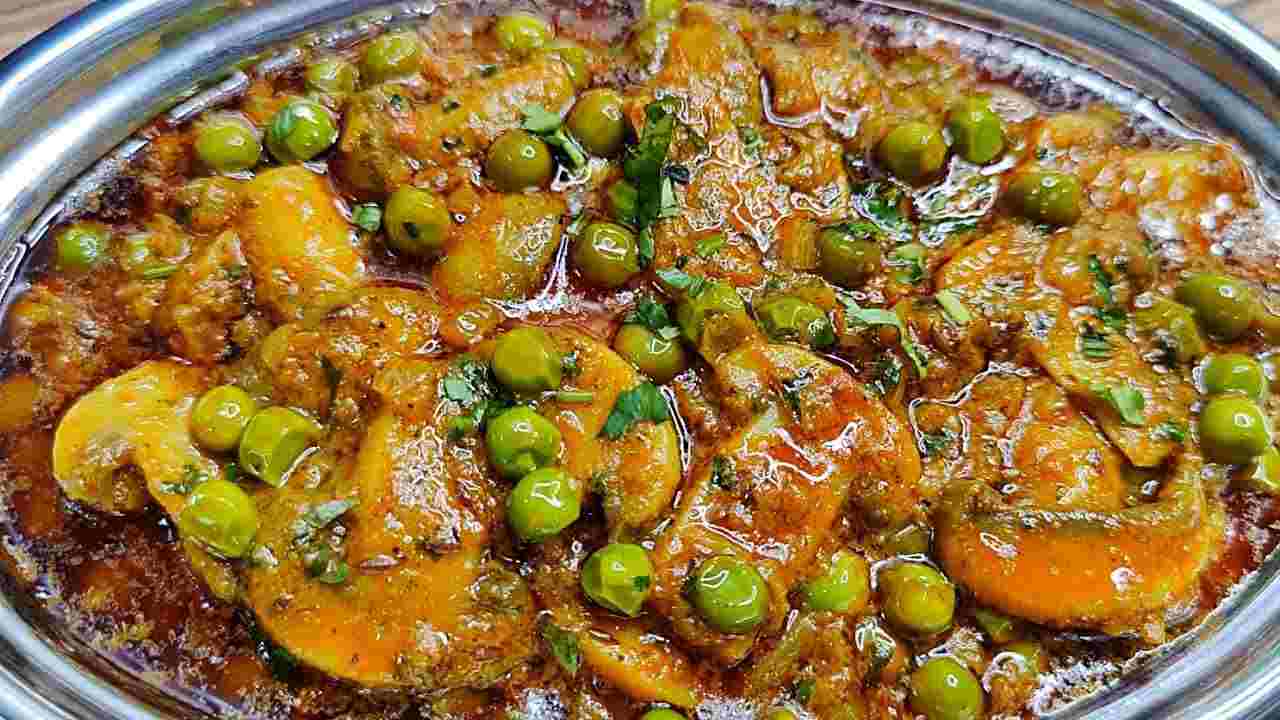 क्रीमी और मसालेदार स्वाद – घर पर बनाएं टेस्टी Matar Mushroom! 1 Matar Mushroom2