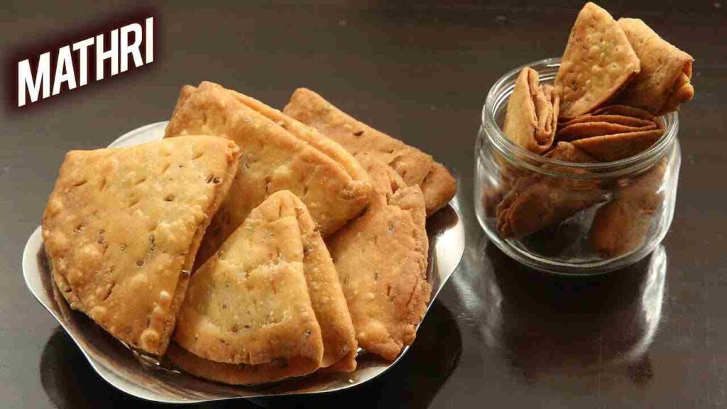 Diwali Special Snacks घर पर बनाएं 7 कुरकुरे नमकीन जो सबको पसंद आएँगे 1 Diwali Special Snacks