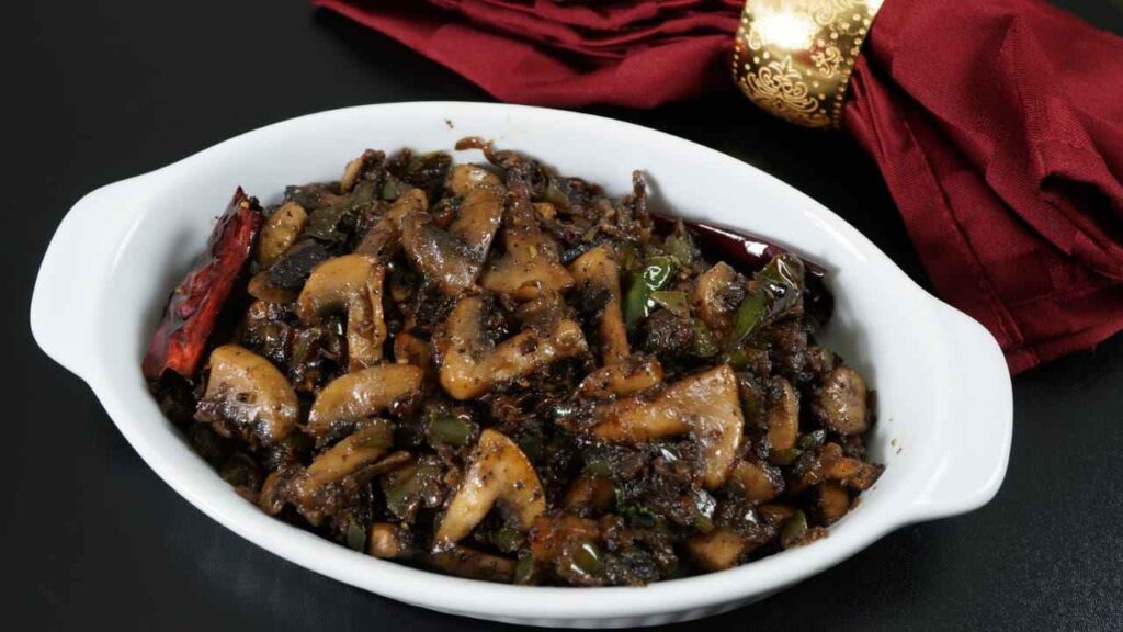 अब घर पर बनाएं मसालेदार और खुशबूदार Mushroom Chettinad South India का असली स्वाद 1 Mushroom Chettinad
