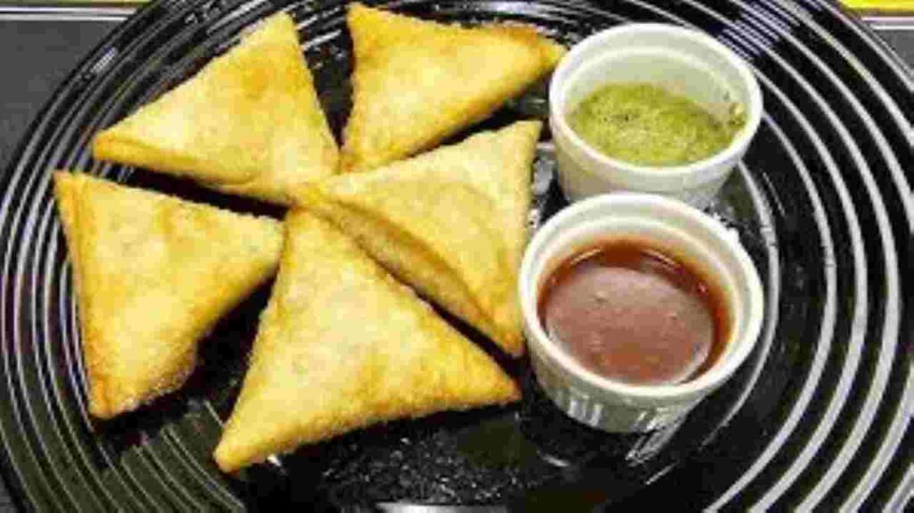 शाम की चाय के साथ ट्राय करें गरमा-गरम Mutton Keema Samosa – सब करेंगे वाह! 1 Mutton Keema Samosa2