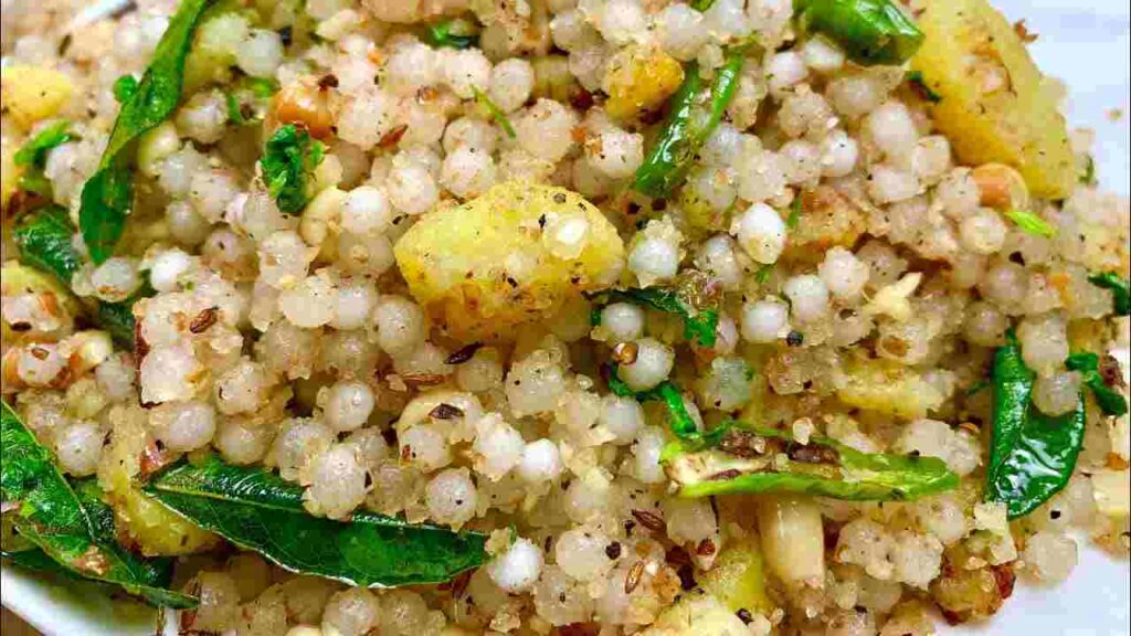 उपवास की स्पेशल डिश – खिला-खिला और स्वादिष्ट Sabudana Khichdi बनाएं! 1 Sabudana Khichdi1