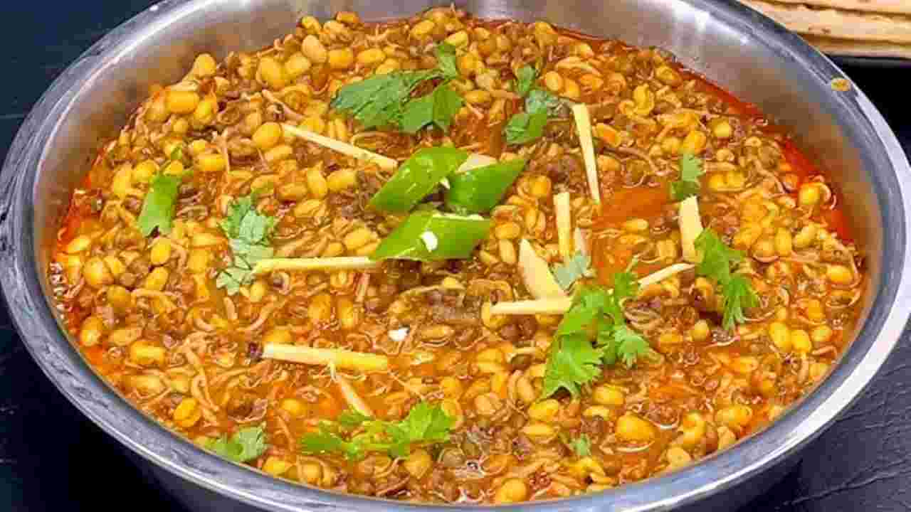 सेहत और स्वाद का परफेक्ट कॉम्बो – घर पर बनाएं हेल्दी Sprouts Curry! 1 Sprouts Curry1