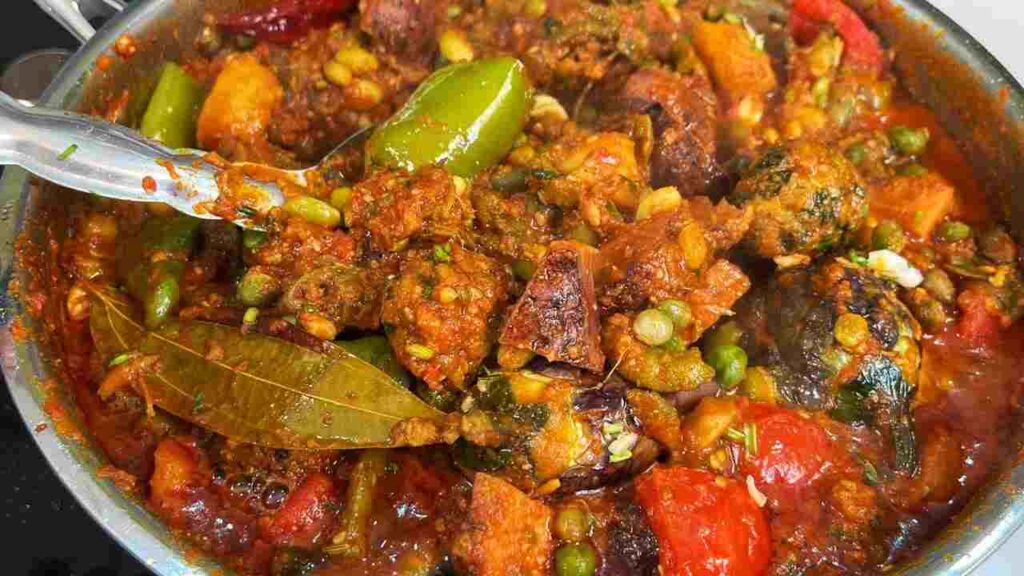 घर की रसोई में तैयार करें traditional Undhiyu – हेल्दी भी, टेस्टी भी! 1 Undhiyu2 1