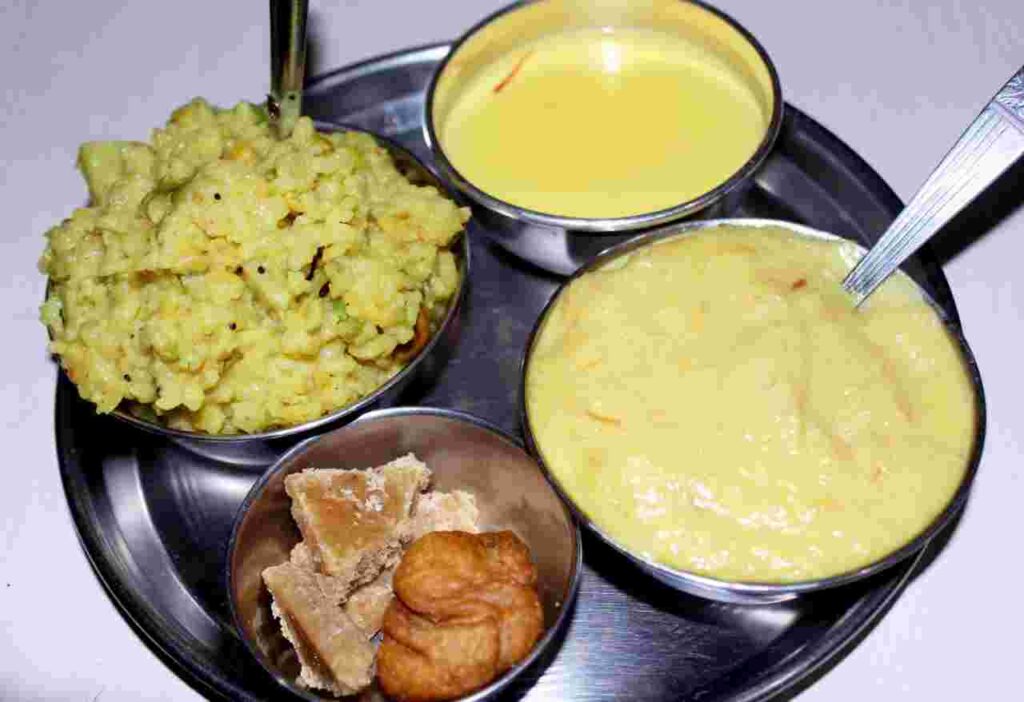 तबर्रुक में क्या बांटना चाहिए? जानिए पारंपरिक फूड आइडियाज 2 tabarruk me kya bantna chahiye traditional food ideas2